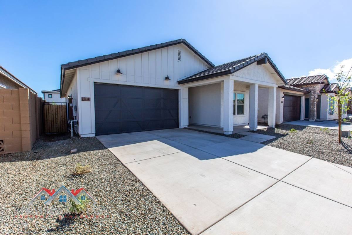 7439 S 76th Dr - Photo 3 of 10