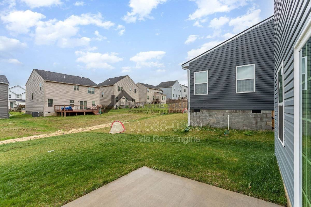 3301 Somerset Ln - Photo 3 of 10