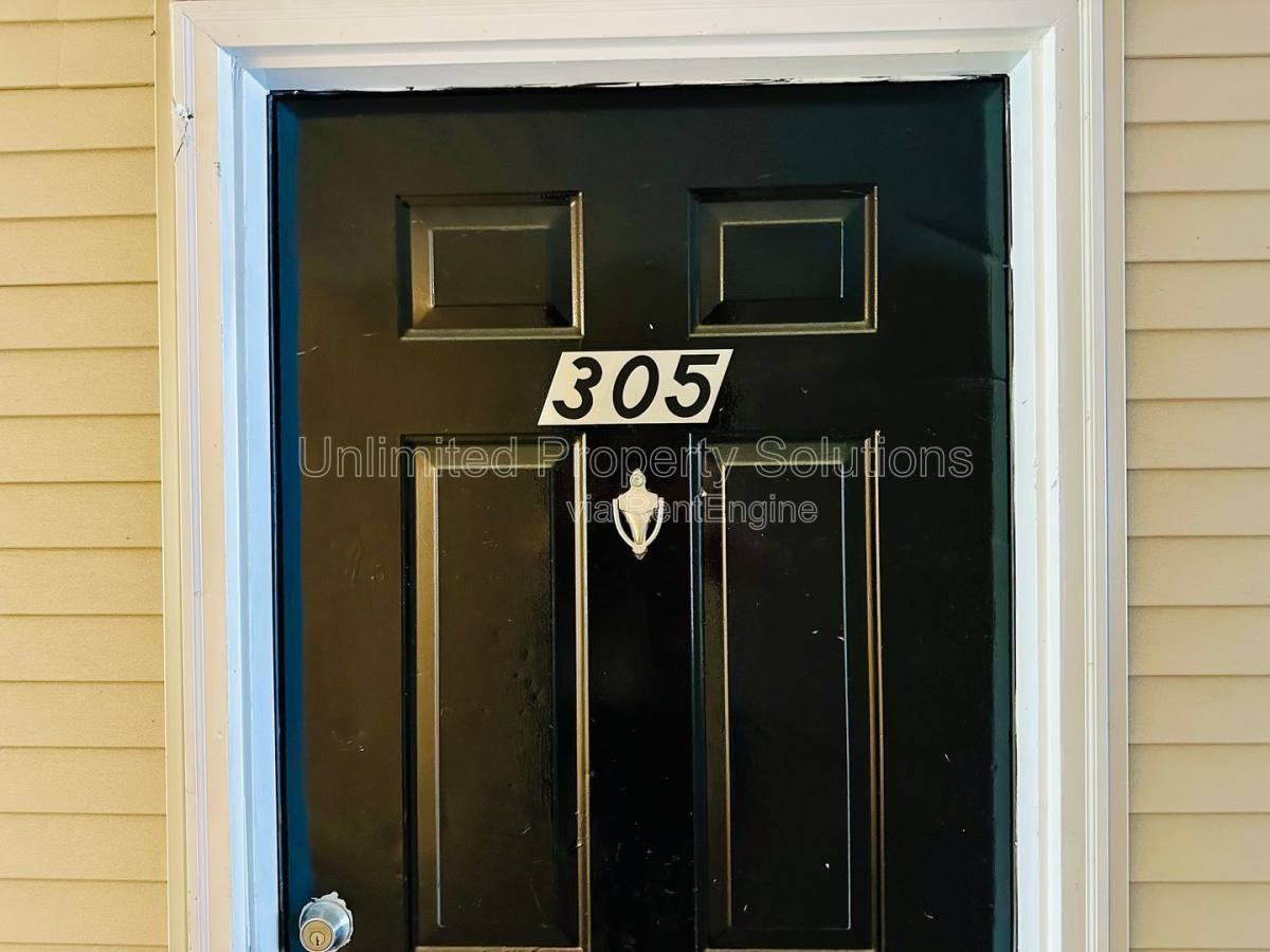 376 S Kerr Ave #305 - Photo 3 of 10