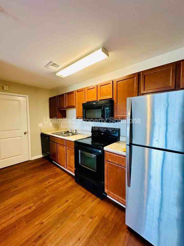 376 S Kerr Ave #305 - Photo 5 of 10