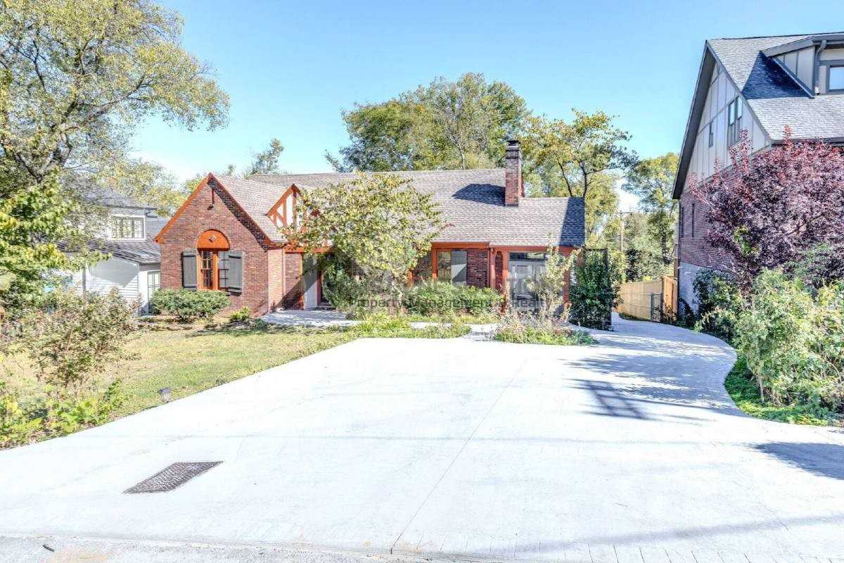 502 32nd Ave S - Photo 3 of 10