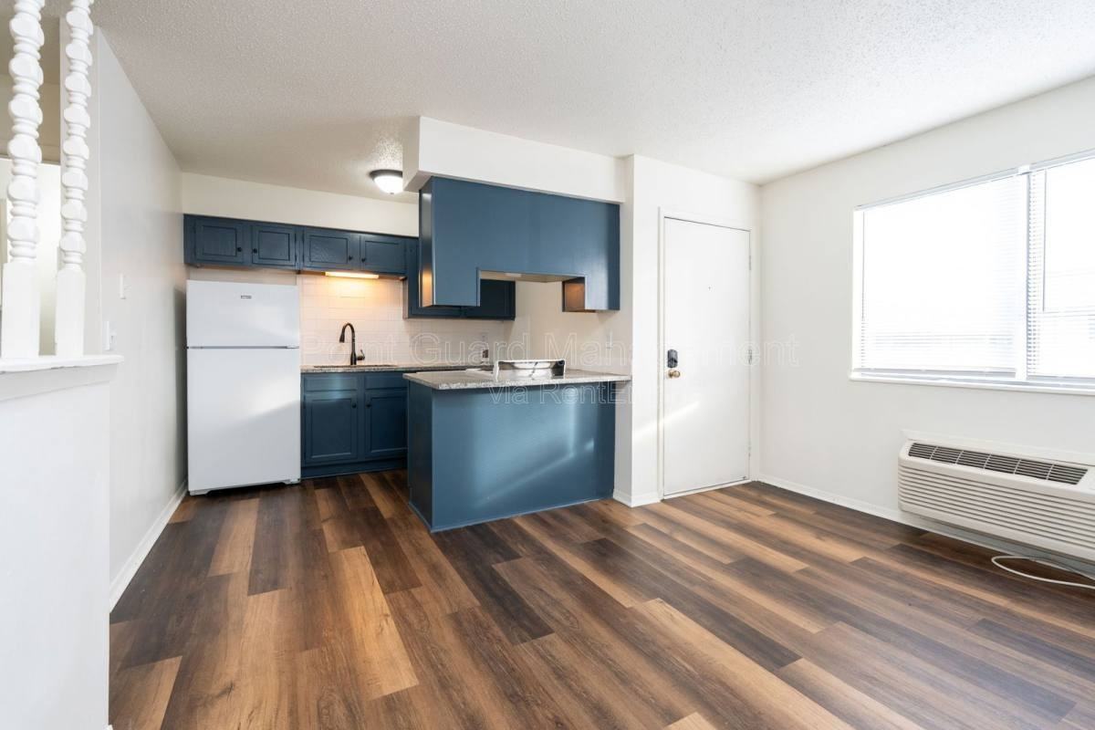 2731 N Amidon Ave #2 - Photo 3 of 10