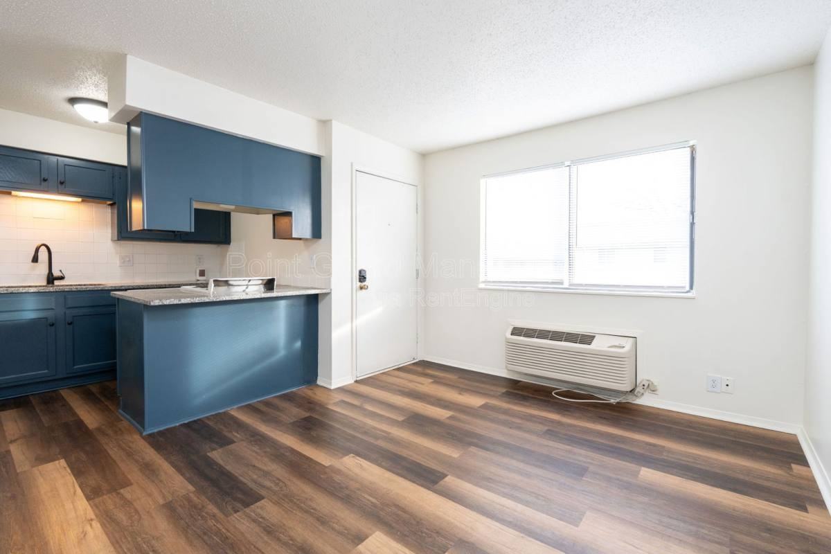 2731 N Amidon Ave #2 - Photo 4 of 10