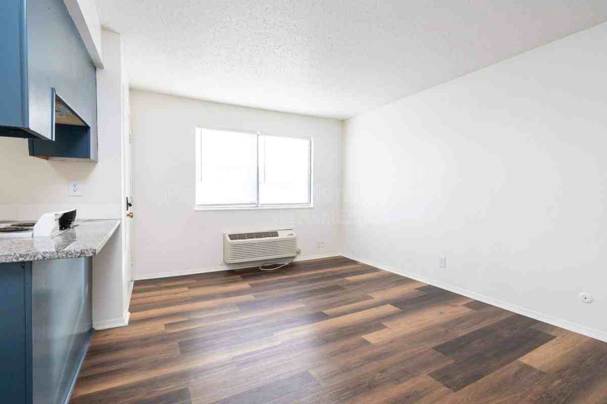 2731 N Amidon Ave #2 - Photo 5 of 10