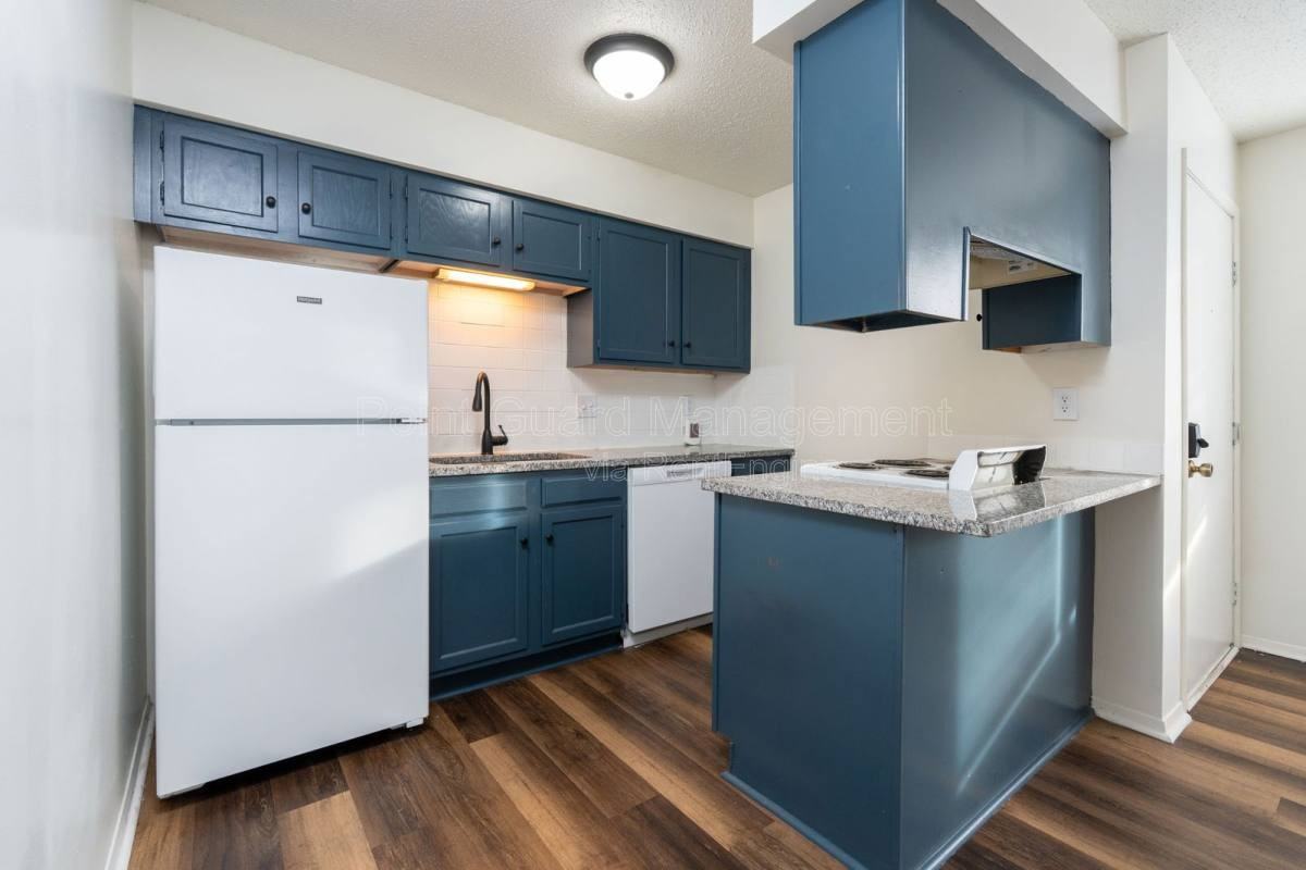 2731 N Amidon Ave #2 - Photo 6 of 10