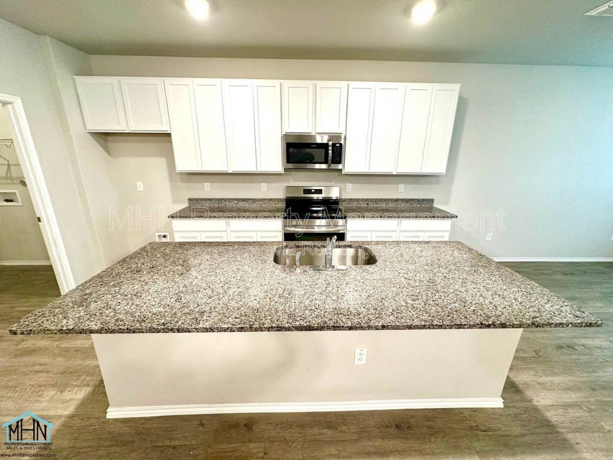 1200 Legend Pass - Photo 5 of 10