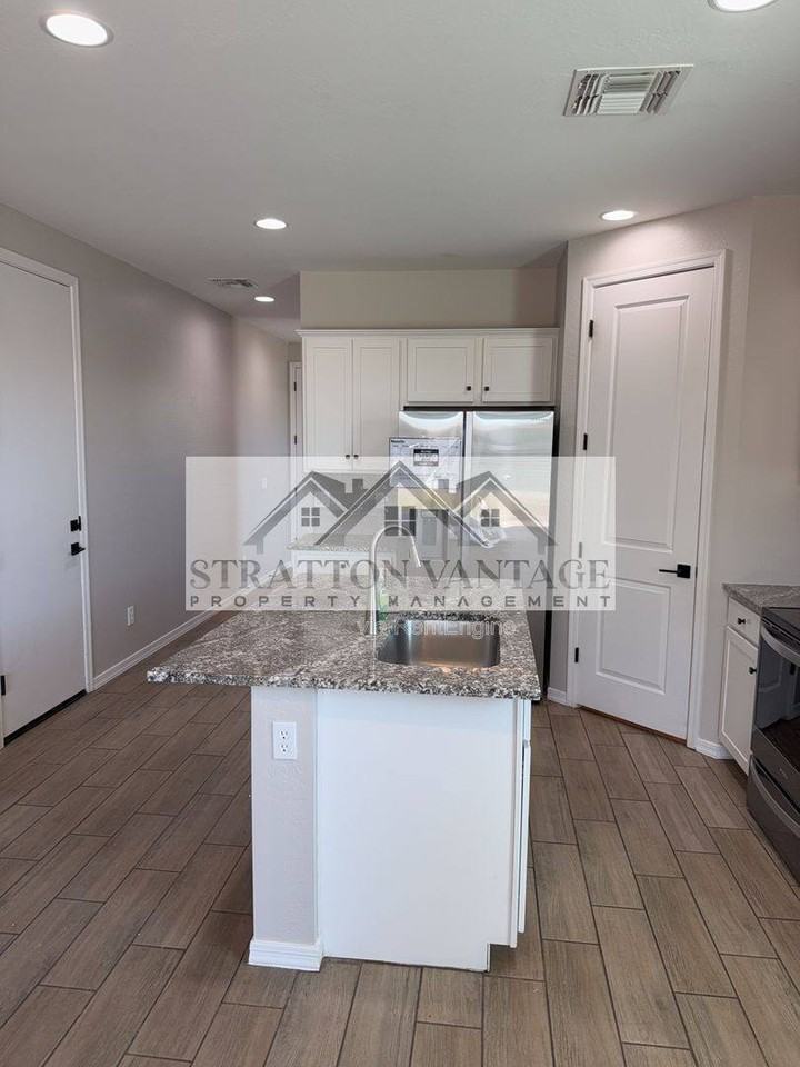 36005 W San Clemente Ave - Photo 2 of 10