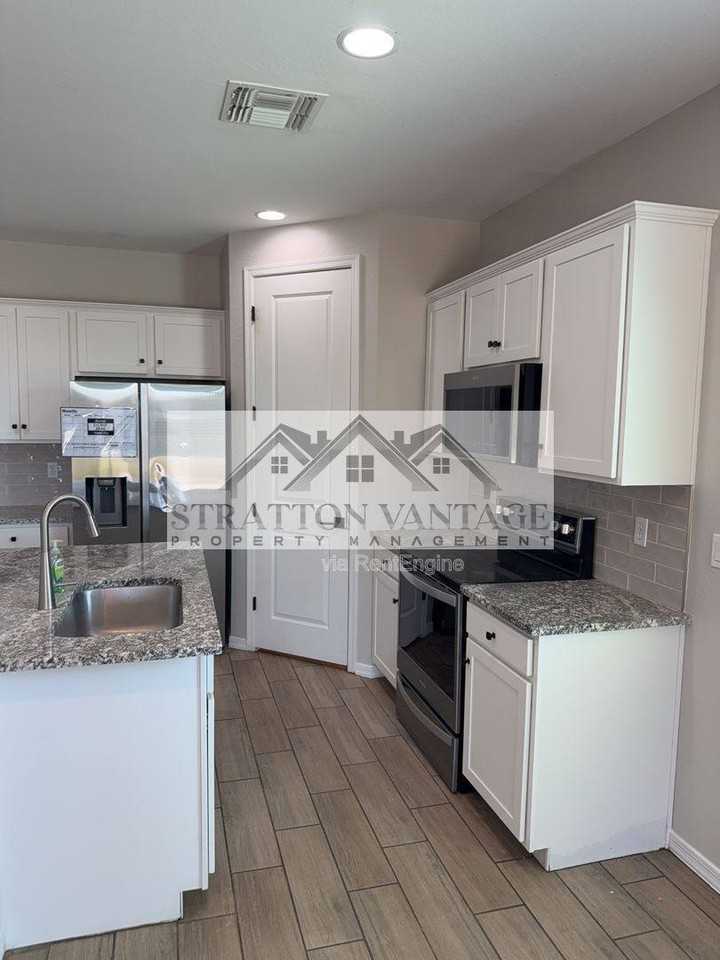 36005 W San Clemente Ave - Photo 3 of 10