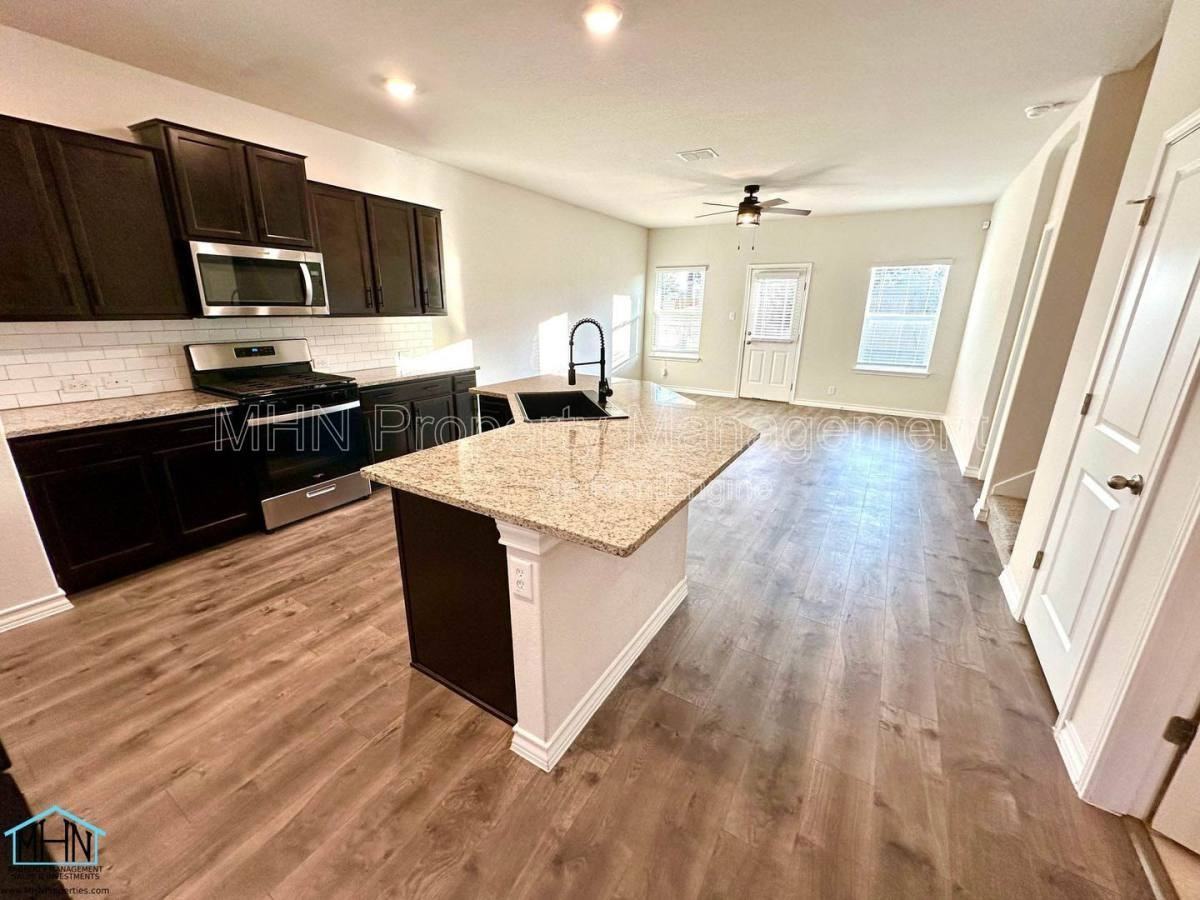 13722 Trinity Cv - Photo 4 of 10