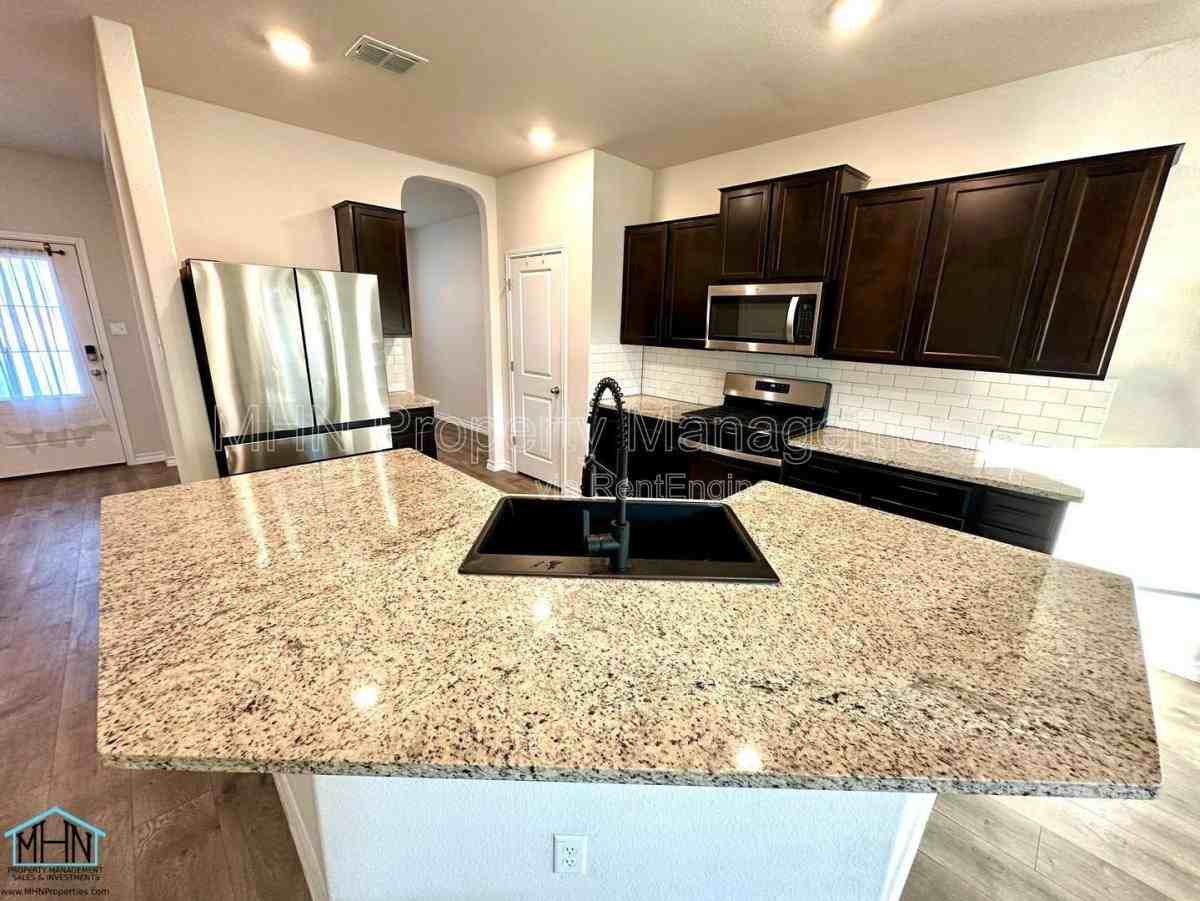 13722 Trinity Cv - Photo 5 of 10