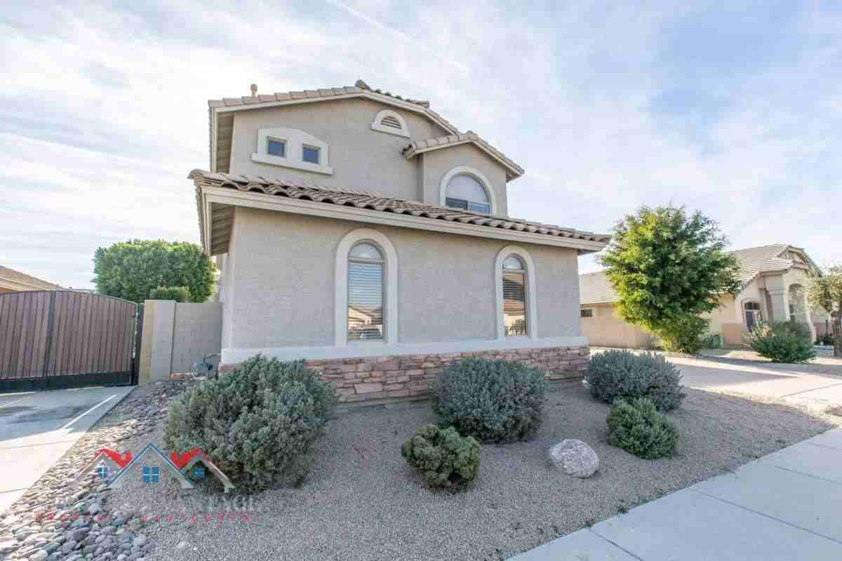 16627 W Mckinley St - Photo 3 of 10
