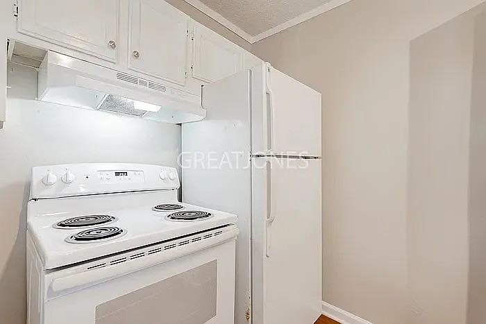 2814 Friendly Ln - Photo 2 of 7