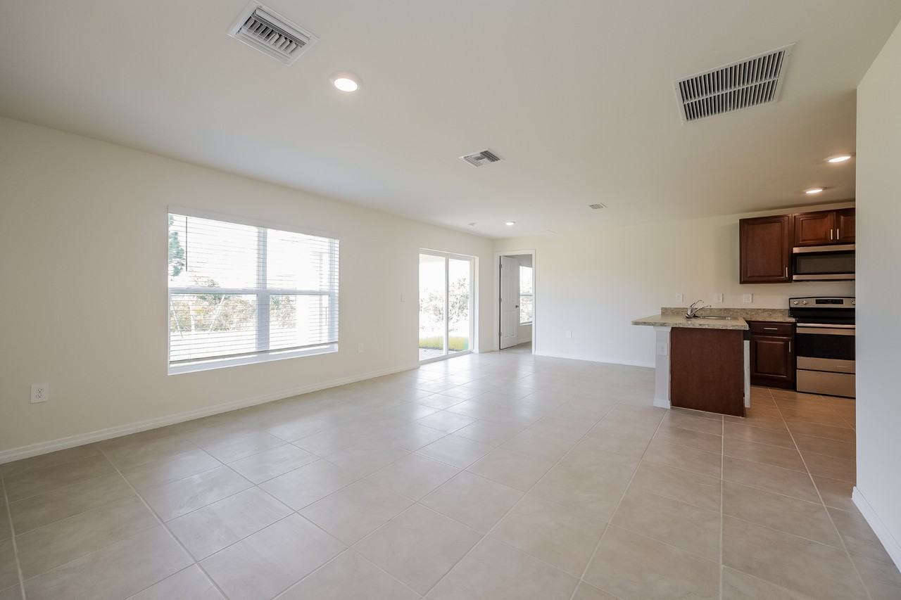 3016 67th St W - Photo 5 of 26