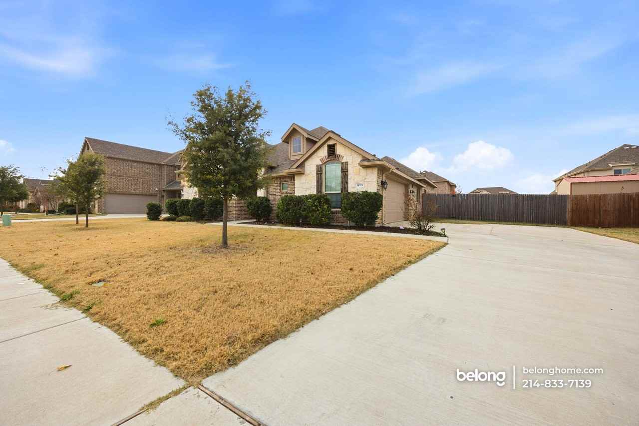 913 Michelle Dr - Photo 2 of 25