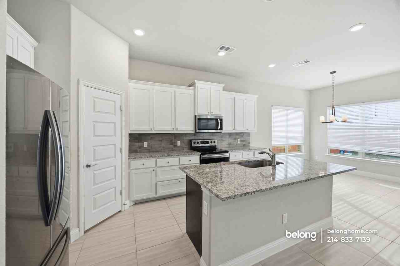 913 Michelle Dr - Photo 6 of 25