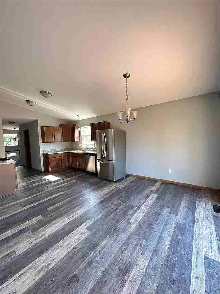 525 S Jefferson Ave - Photo 2 of 23