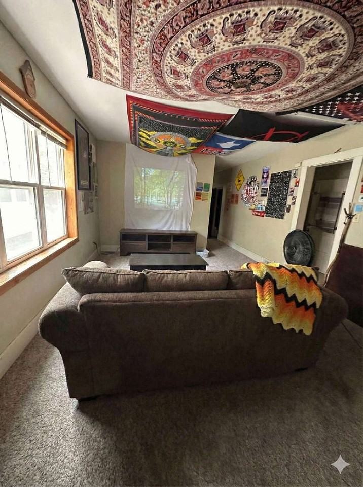 1515 Wilson St - Photo 4 of 16