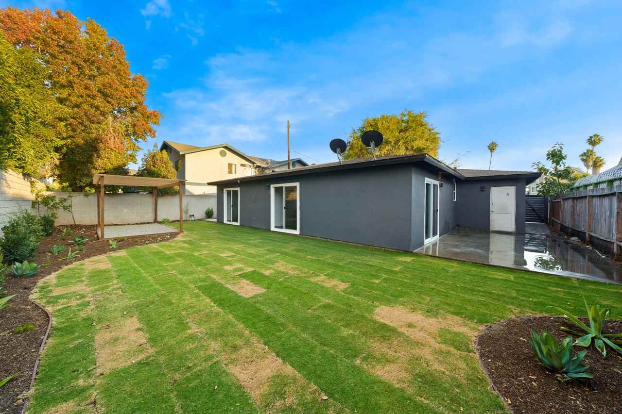 592 Hamilton St #D - Photo 7 of 8