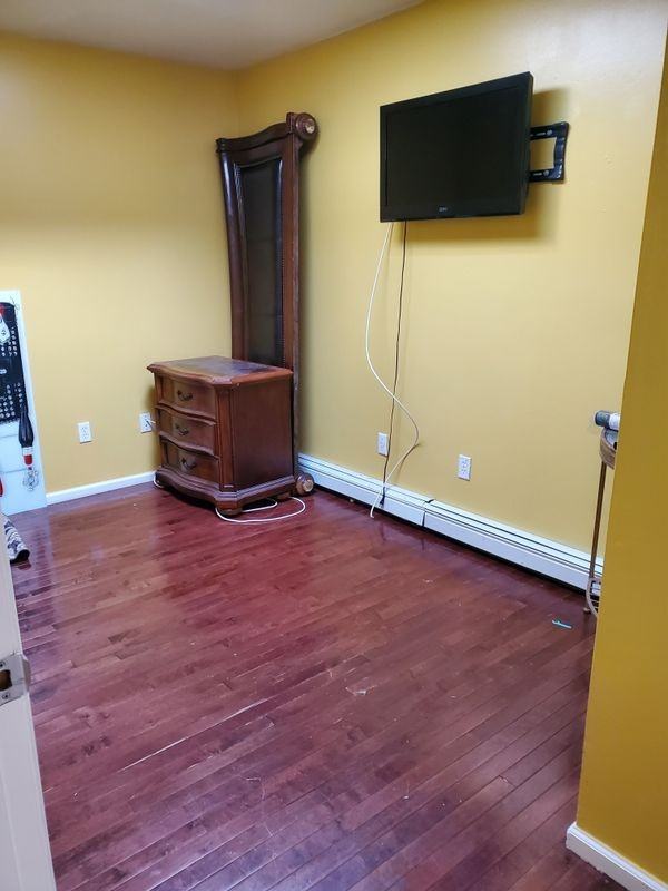 928 Crescent St - Photo 2 of 10