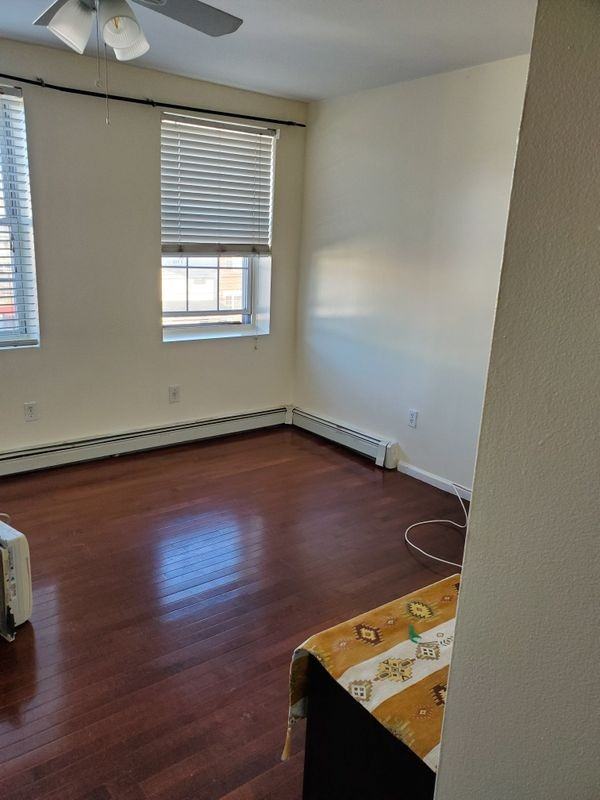 928 Crescent St - Photo 7 of 10