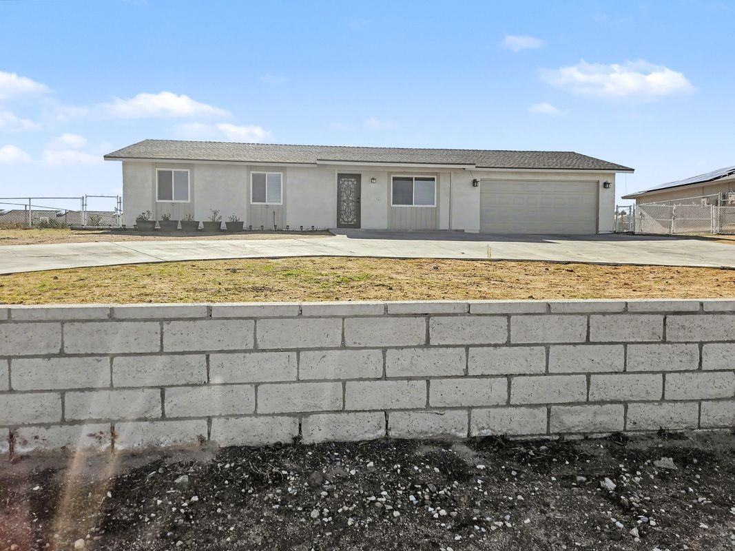 16795 Sholic St - Photo 2 of 15