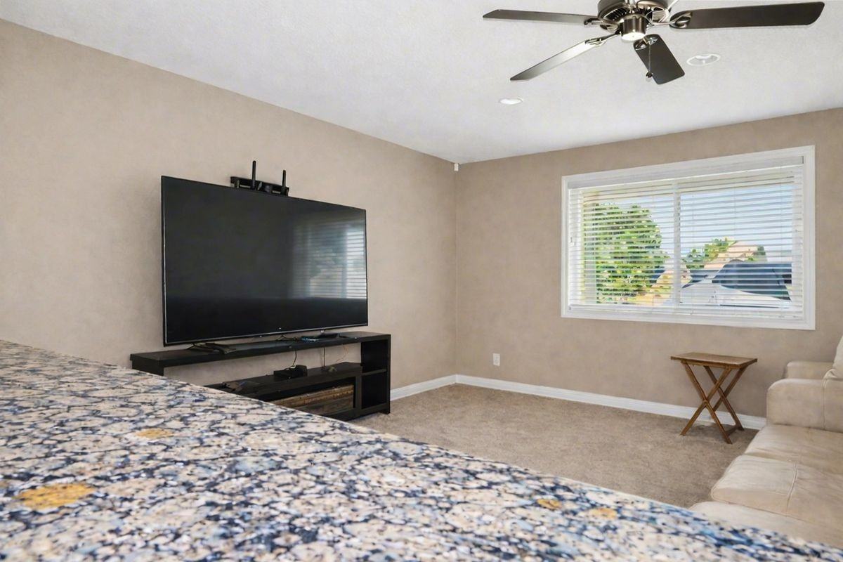 16795 Sholic St - Photo 4 of 15