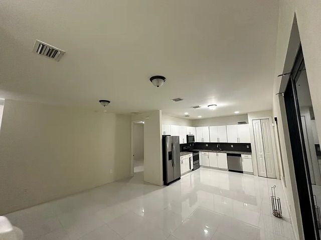 1214 Nw 6th Ave ##B - Photo 2 of 8