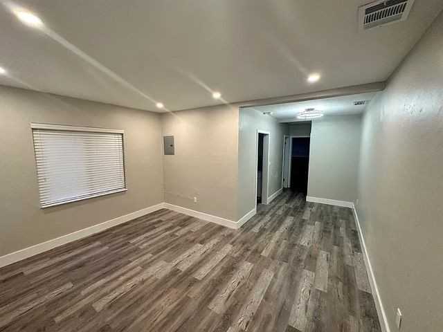 3315 Sw 24th St - Photo 2 of 8