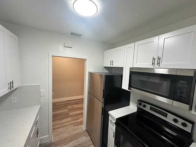 3315 Sw 24th St - Photo 5 of 8