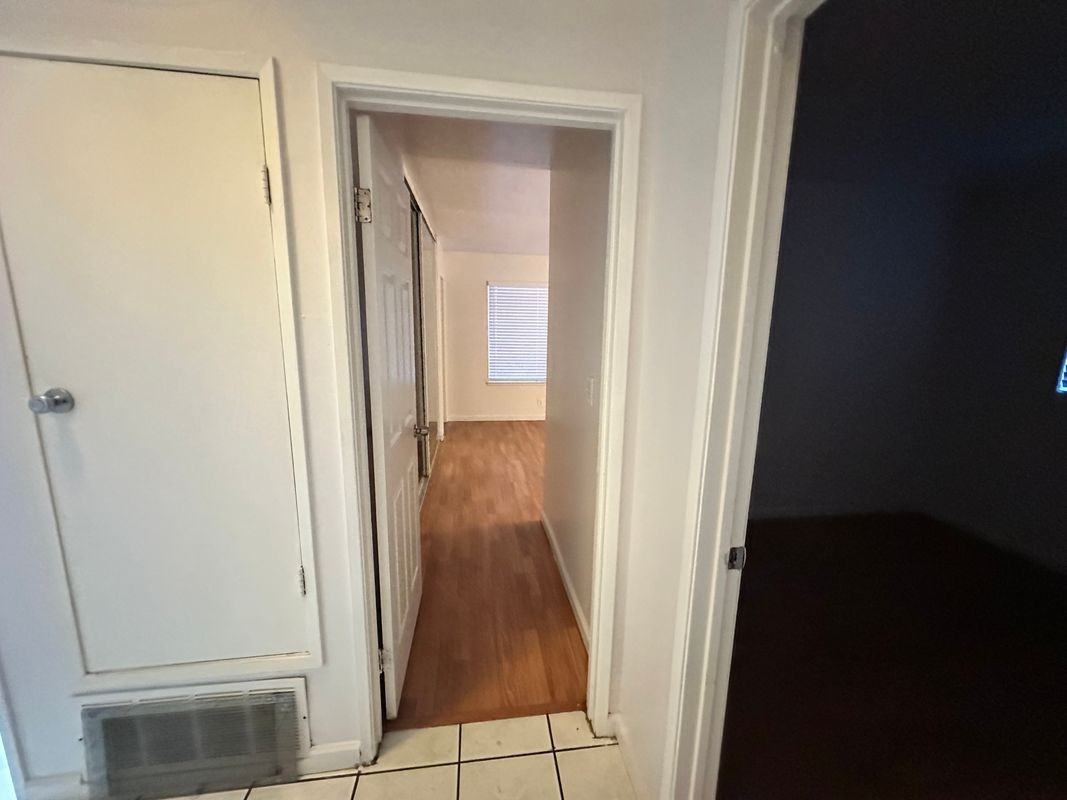 234 N Sagamore St - Photo 3 of 18