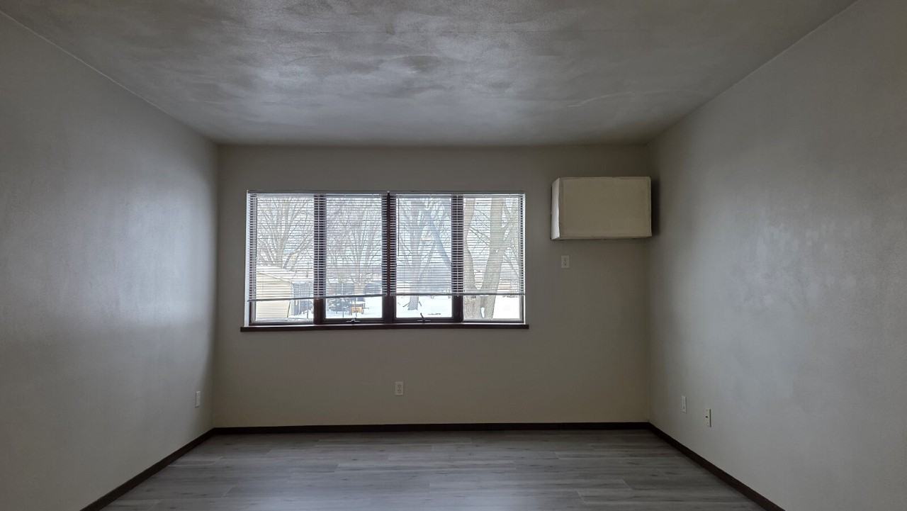 W7760 Elm St #04 - Photo 4 of 10