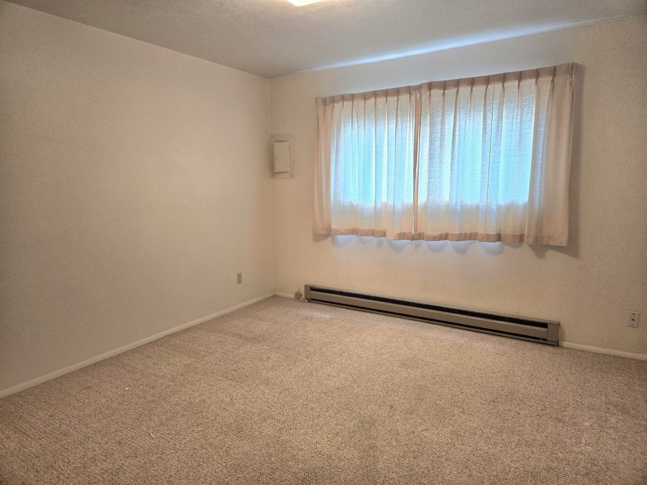 635 6th St W - Photo 7 of 11