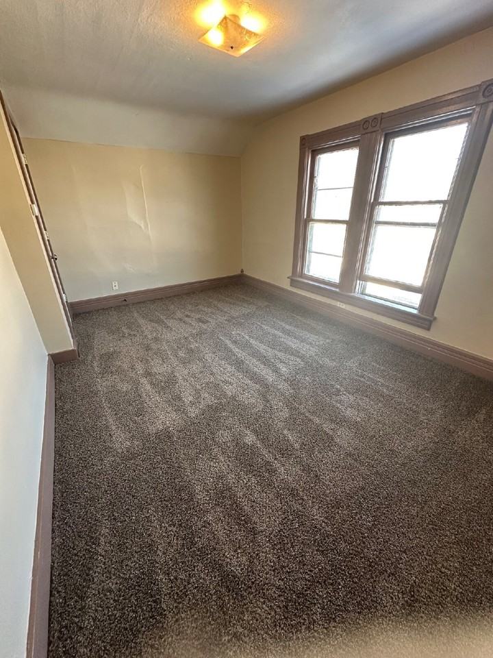 1413 1/2 Linden Ave - Photo 5 of 8