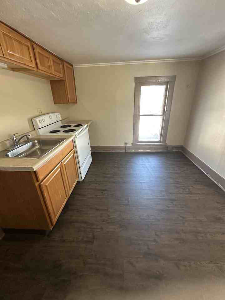 1413 1/2 Linden Ave - Photo 6 of 8