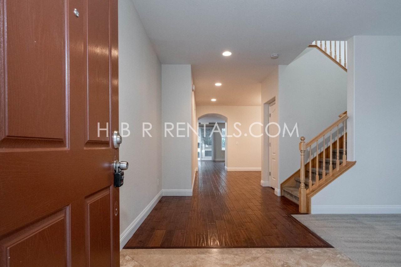 1770 Centerpiece Ln - Photo 3 of 43