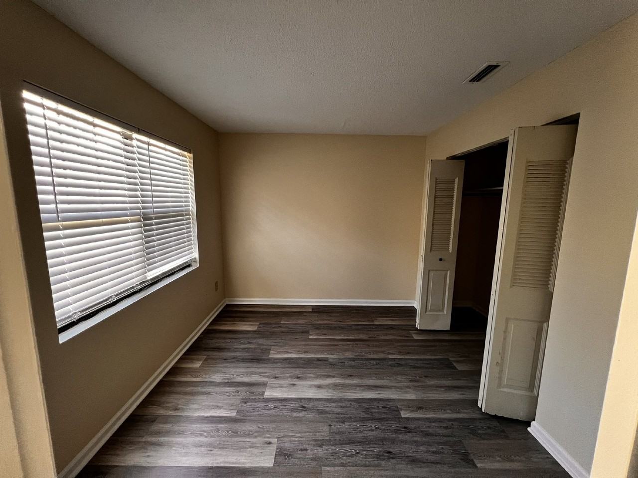 737 Sharon St - Photo 3 of 8