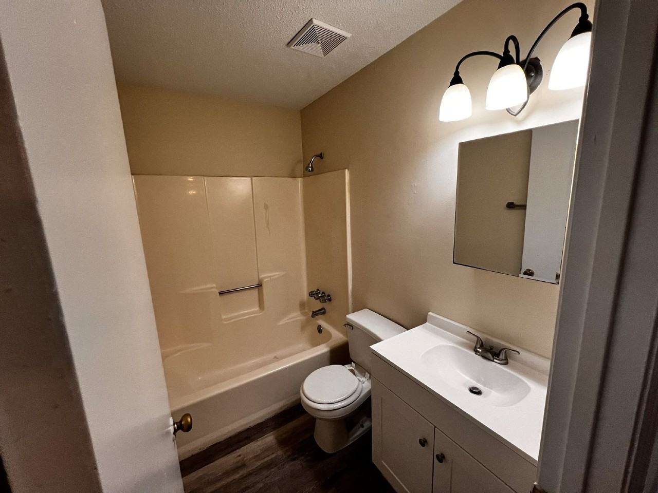 737 Sharon St - Photo 4 of 8