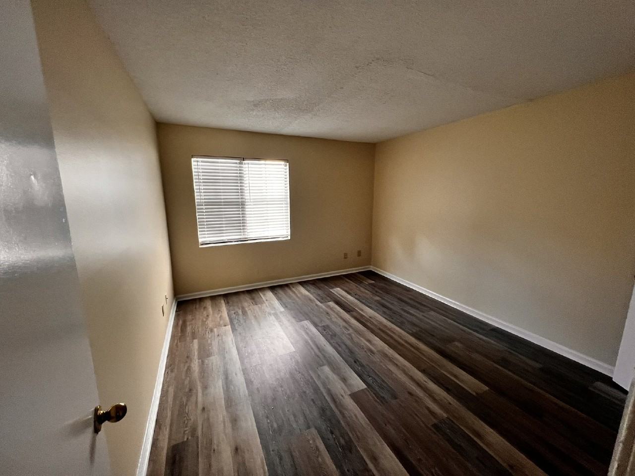 737 Sharon St - Photo 5 of 8