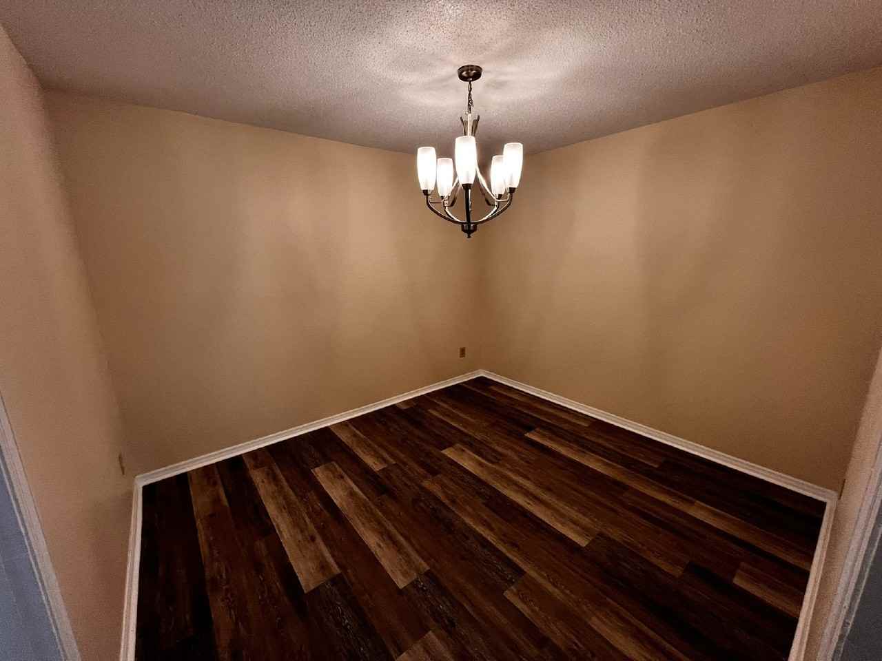 737 Sharon St - Photo 6 of 8