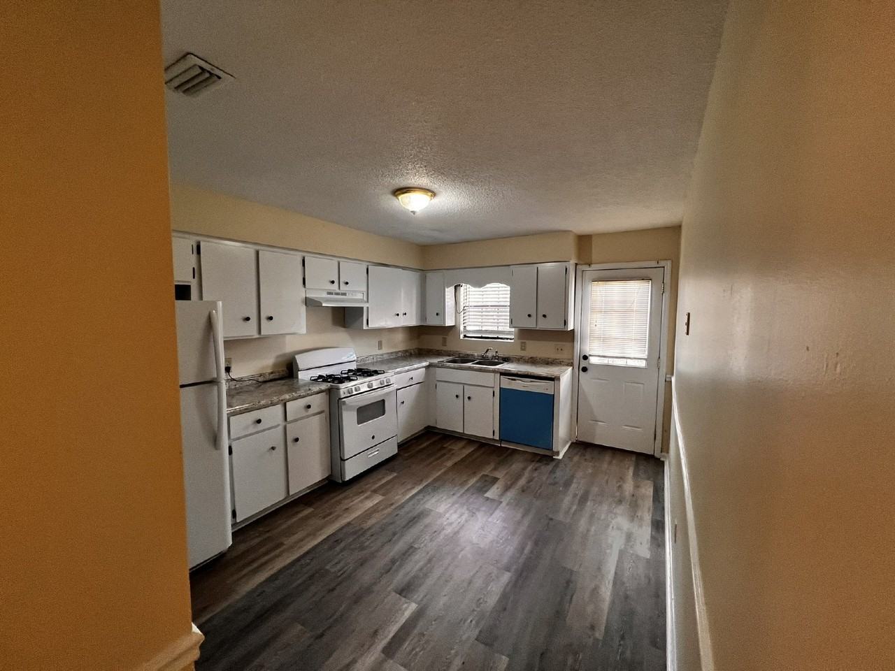 737 Sharon St - Photo 7 of 8