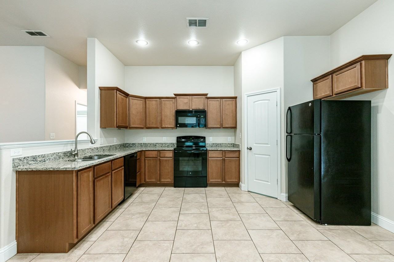 11207 Dover Ave - Photo 6 of 17