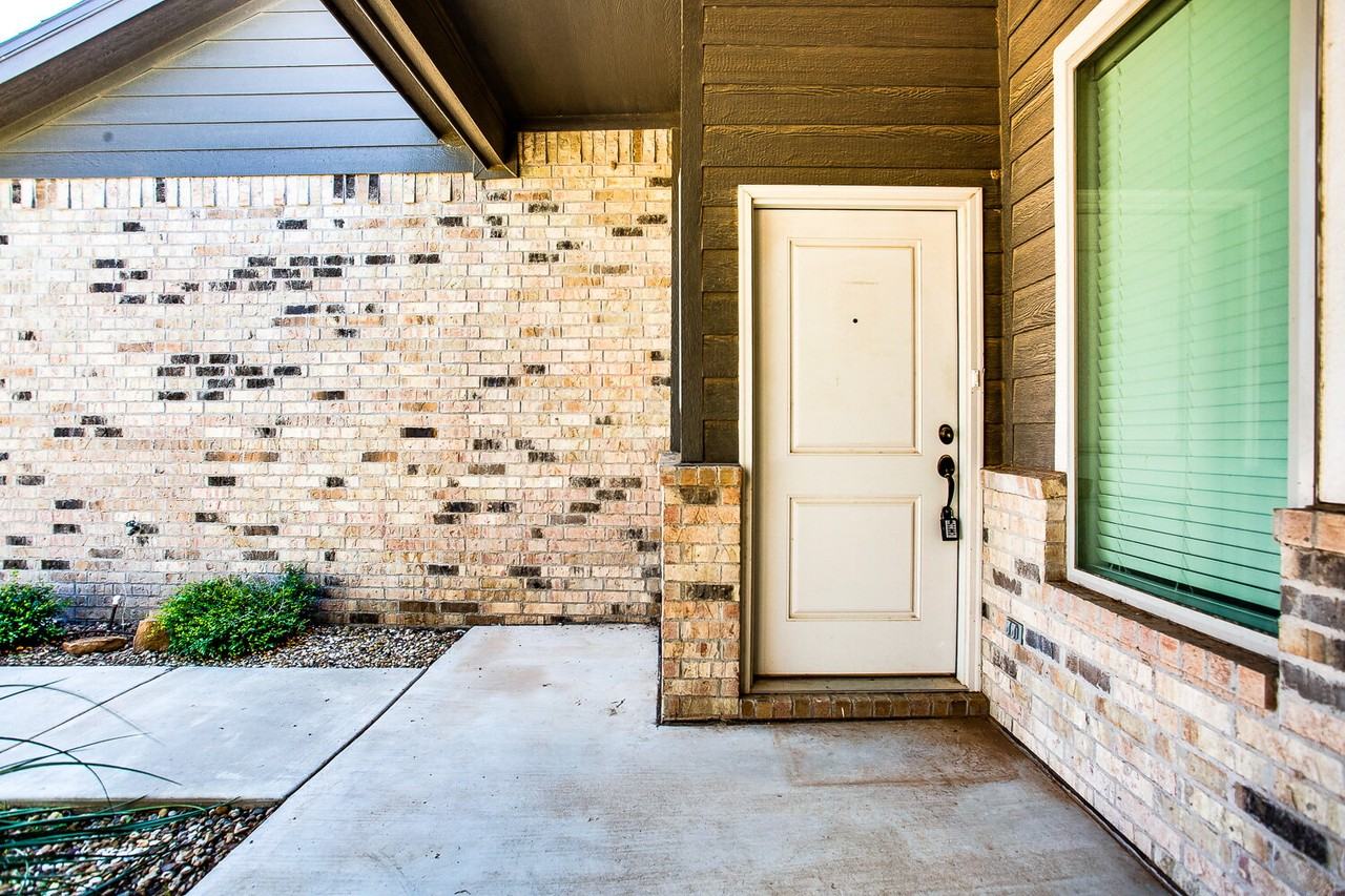 2539 138th St - Photo 2 of 15