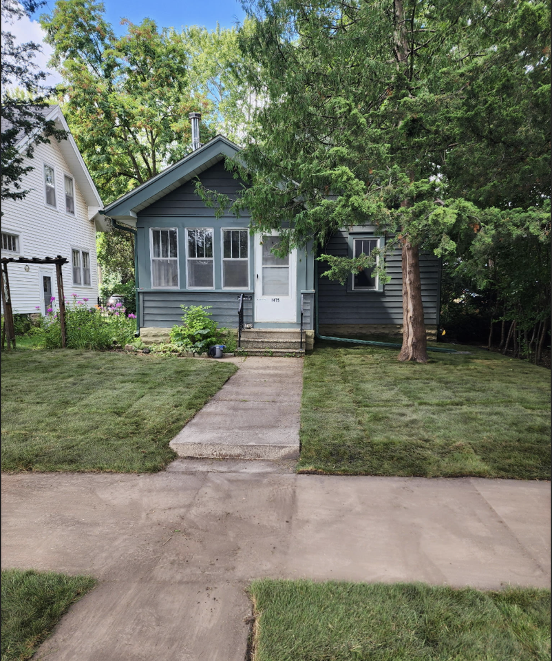 1475 Albert St N - Photo 3 of 20