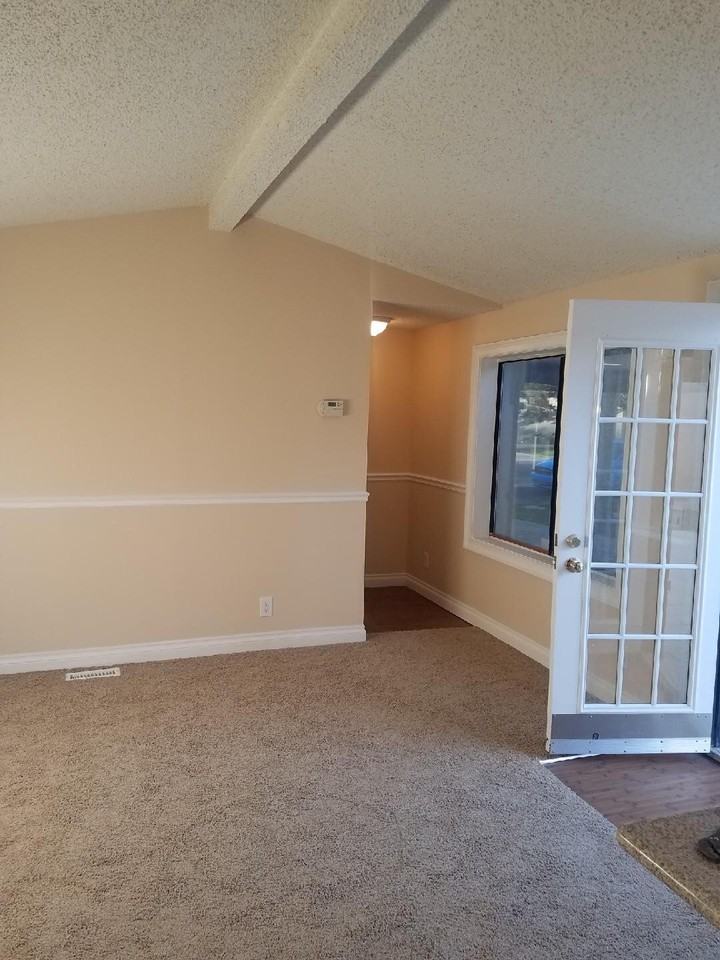 5583 Hobble Creek Dr - Photo 5 of 8