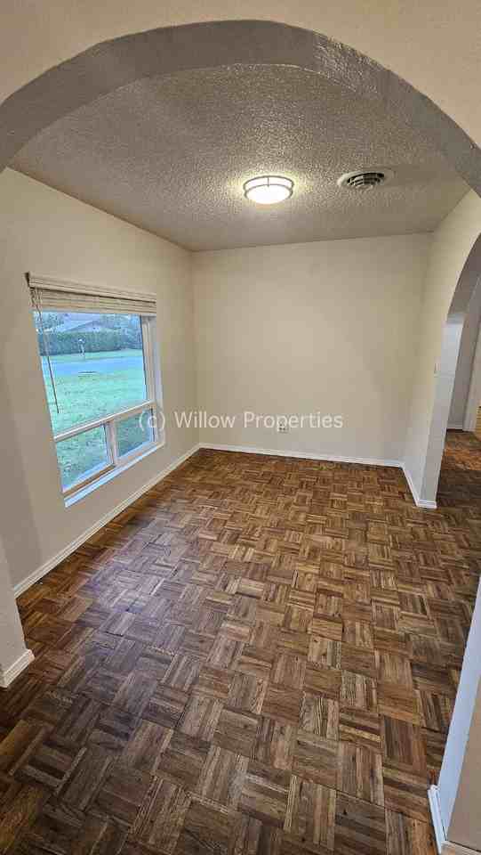 15210 13th Ave S - Photo 3 of 12