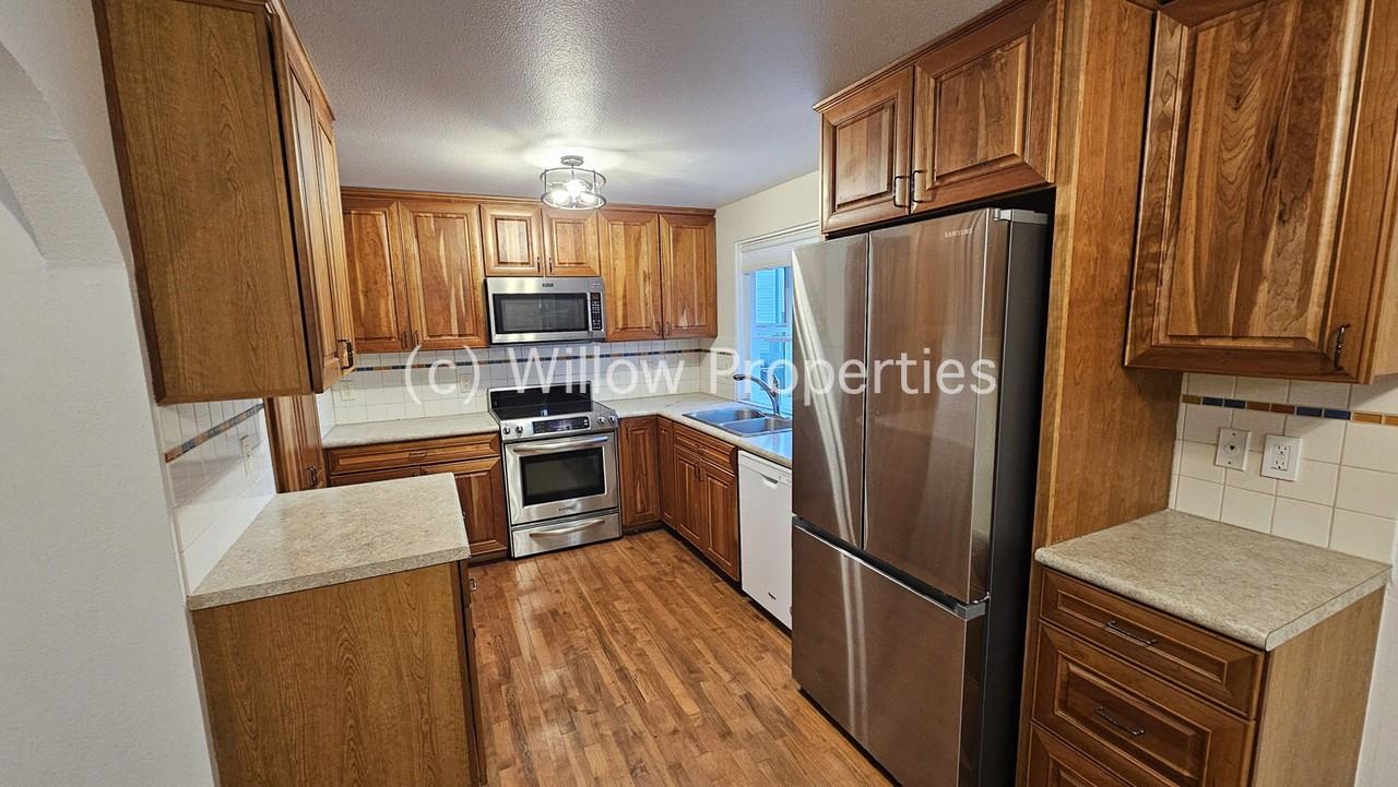 15210 13th Ave S - Photo 4 of 12