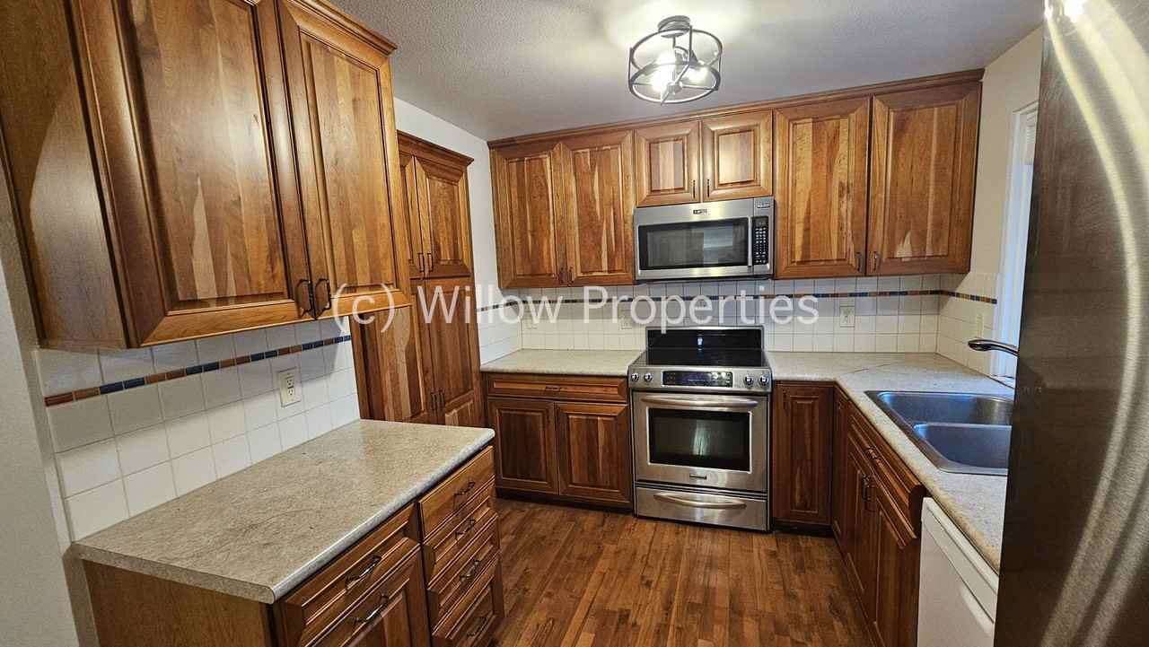 15210 13th Ave S - Photo 5 of 12