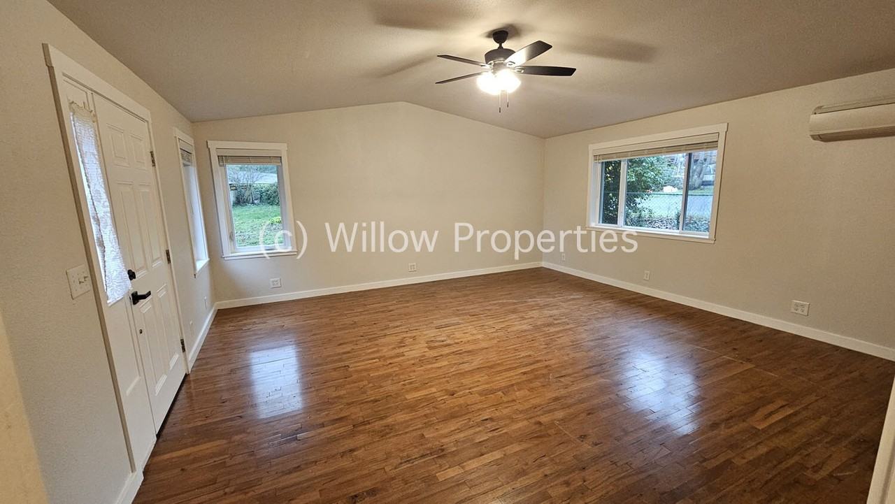 15210 13th Ave S - Photo 7 of 12