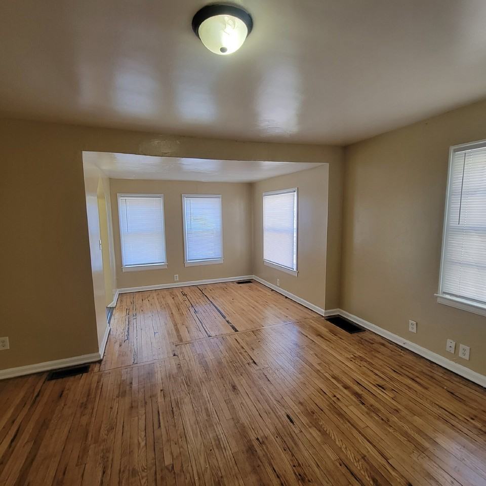 3835 N Tacoma Ave - Photo 6 of 8