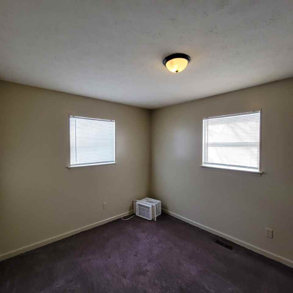 4047 Desmond Ave - Photo 3 of 7